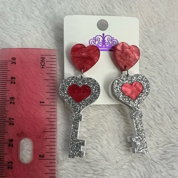 Heart key dangle valentines earrings - Picture 1 of 3